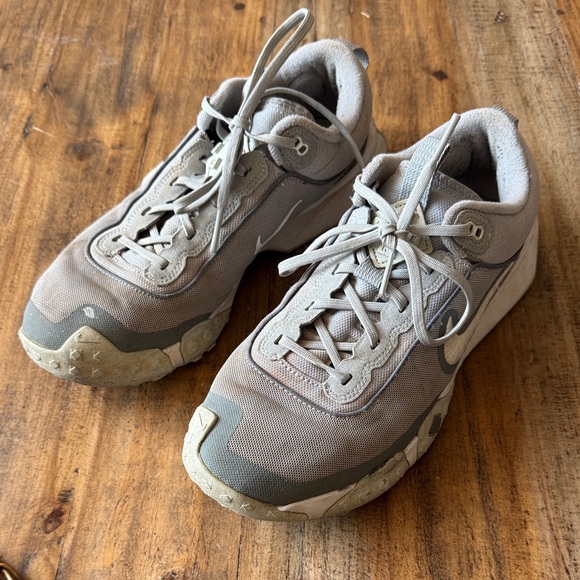 Nike Men's Athletic Shoes in Gray and Cream - Picture 1 of 4